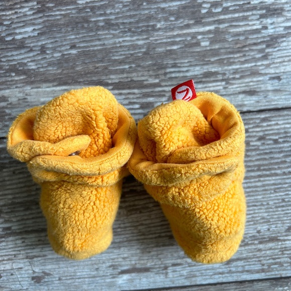 Zutano Booties for babies, 0-6 months - Picture 5 of 7